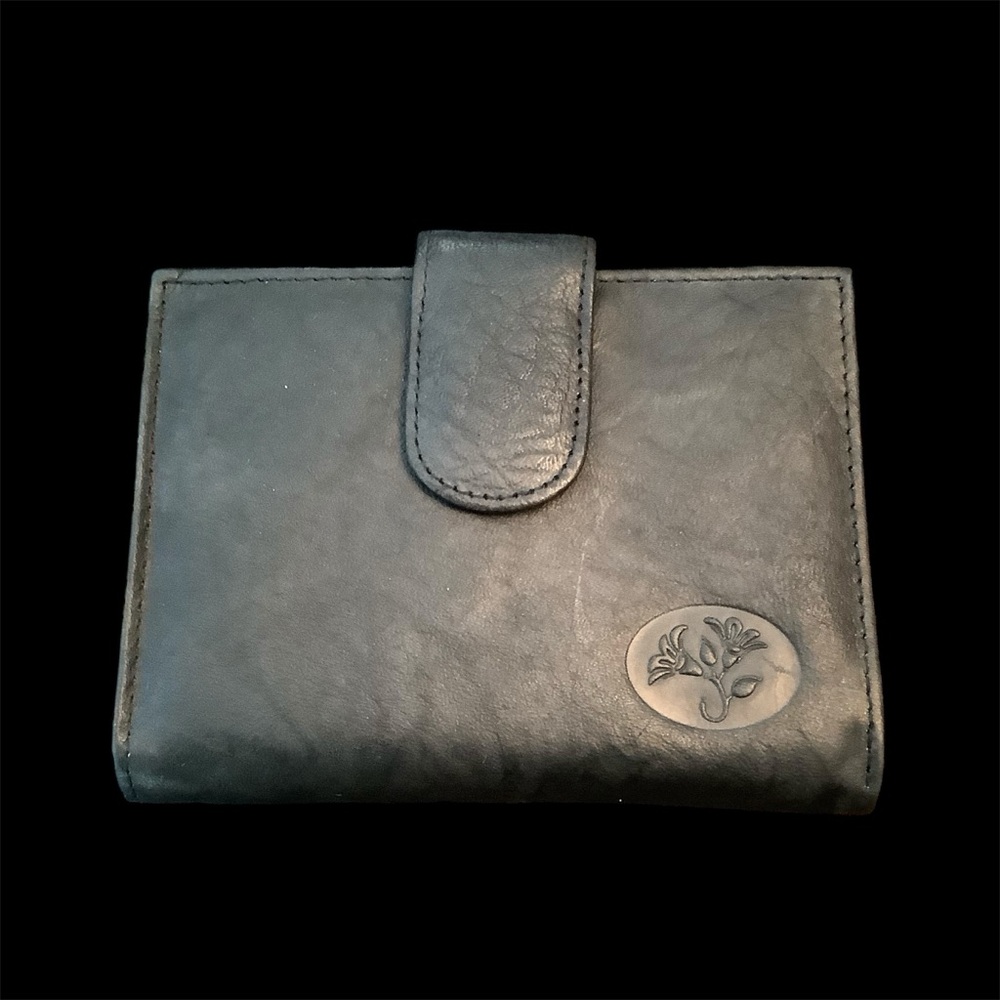Buxton Top Grain Cowhide Black Leather Wallet Fold Over Kiss Lock Snap Closure